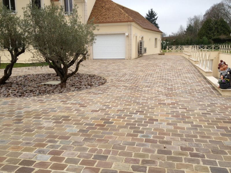 Paveworld Autumn Brown natural sandstone cobbles setts