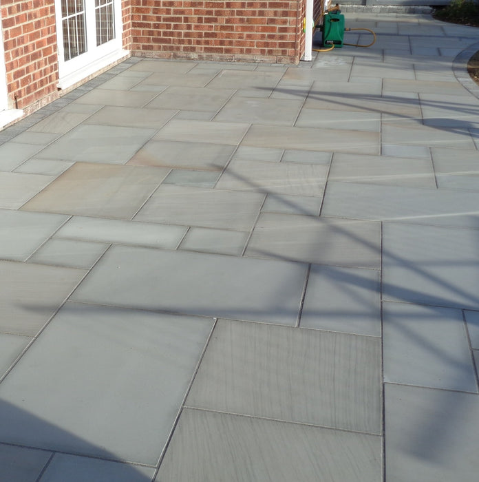 Paveworld Chivas Silver Dune honed sandstone surface and natural veining