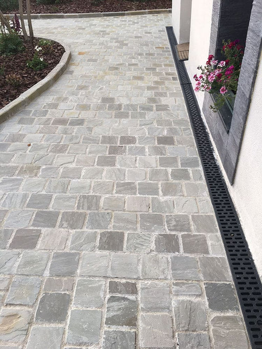 Paveworld Light Grey natural sandstone cobbles setts