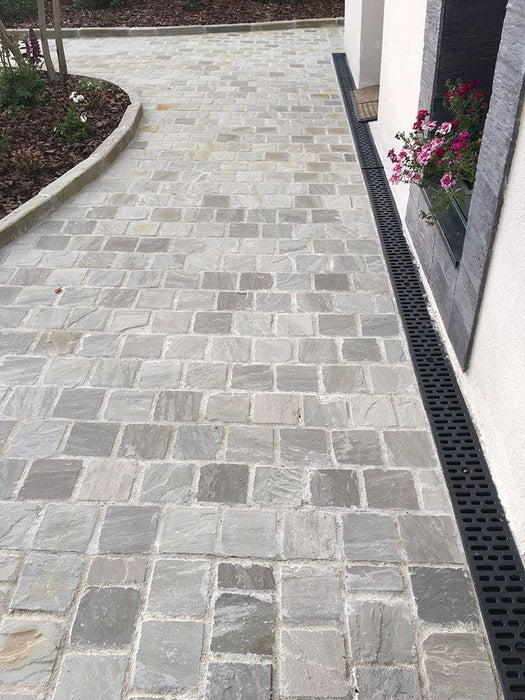 Paveworld Light Grey natural sandstone cobbles setts