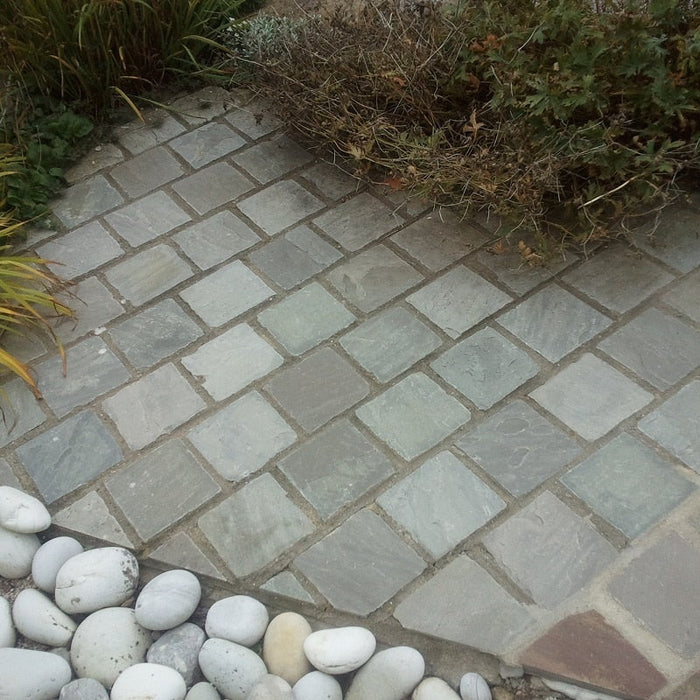 Paveworld Light Grey sandstone setts with natural riven surface