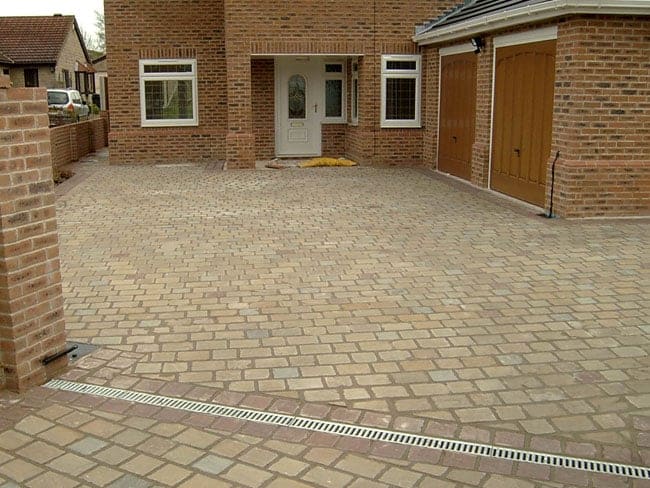 Paveworld Raj Blend natural riven sandstone paving setts